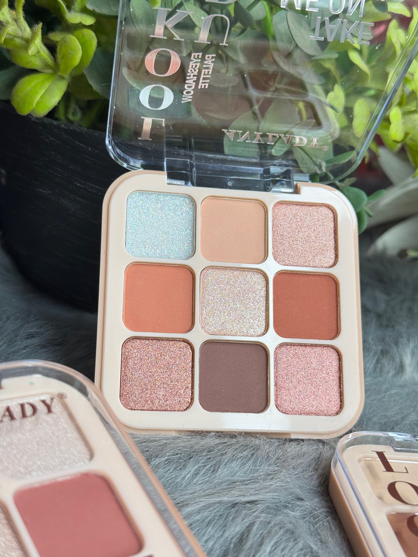 9 Color Eyeshadow Palette - Neutral Shades for Everyday & Evening Looks - Anylady